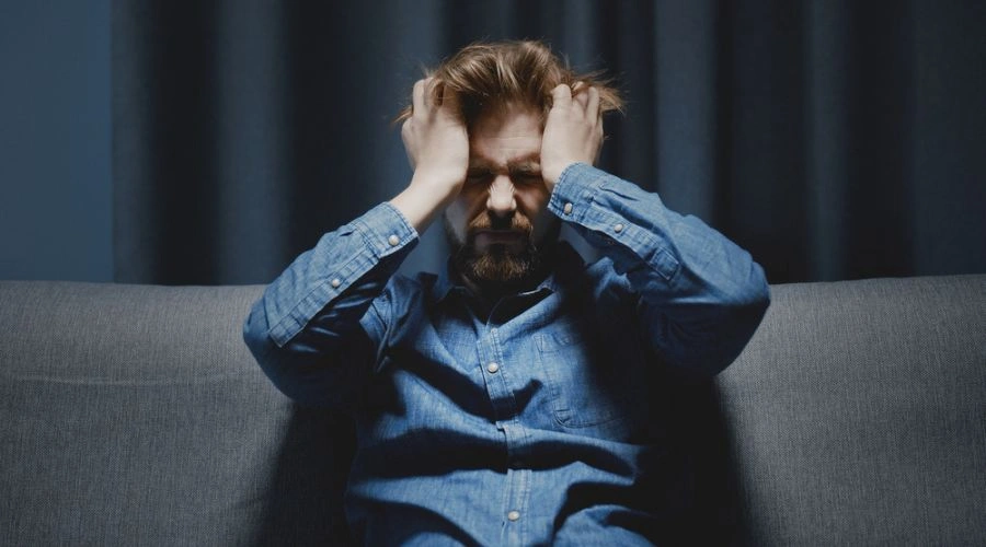 the risks associated with medication assisted treatment, including anxiety and dizziness in a patient