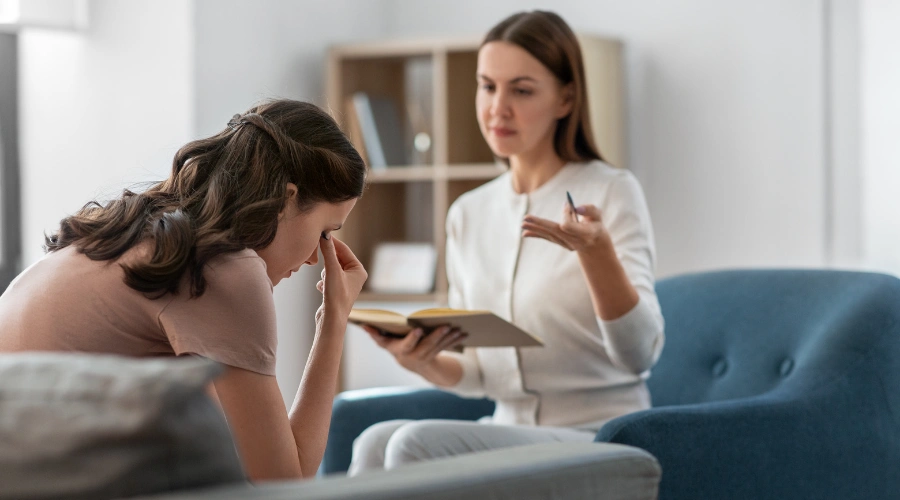 Psychotherapy session for body dysmorphia treatment