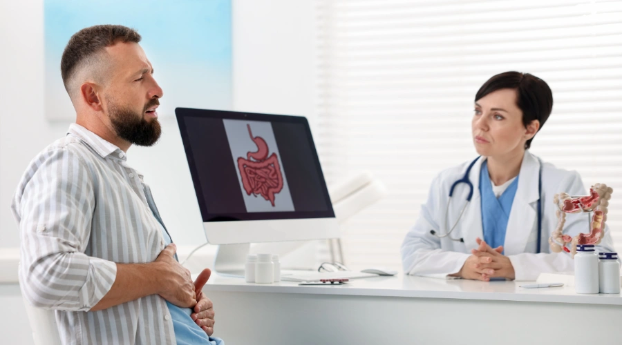 Image of therapist talking with a patient about reducing alcohol intake to manage IBS symptoms